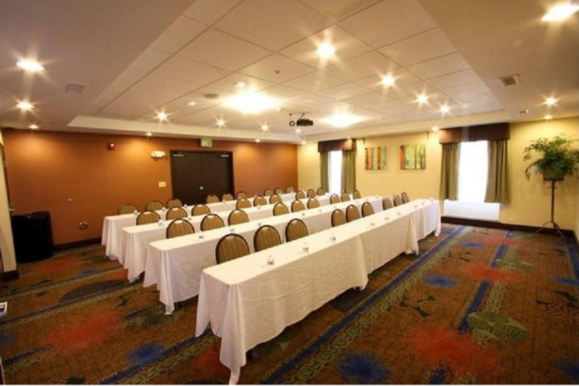 Holiday Inn Express Hotel & Suites Chicago-Algonquin By Ihg Exterior foto