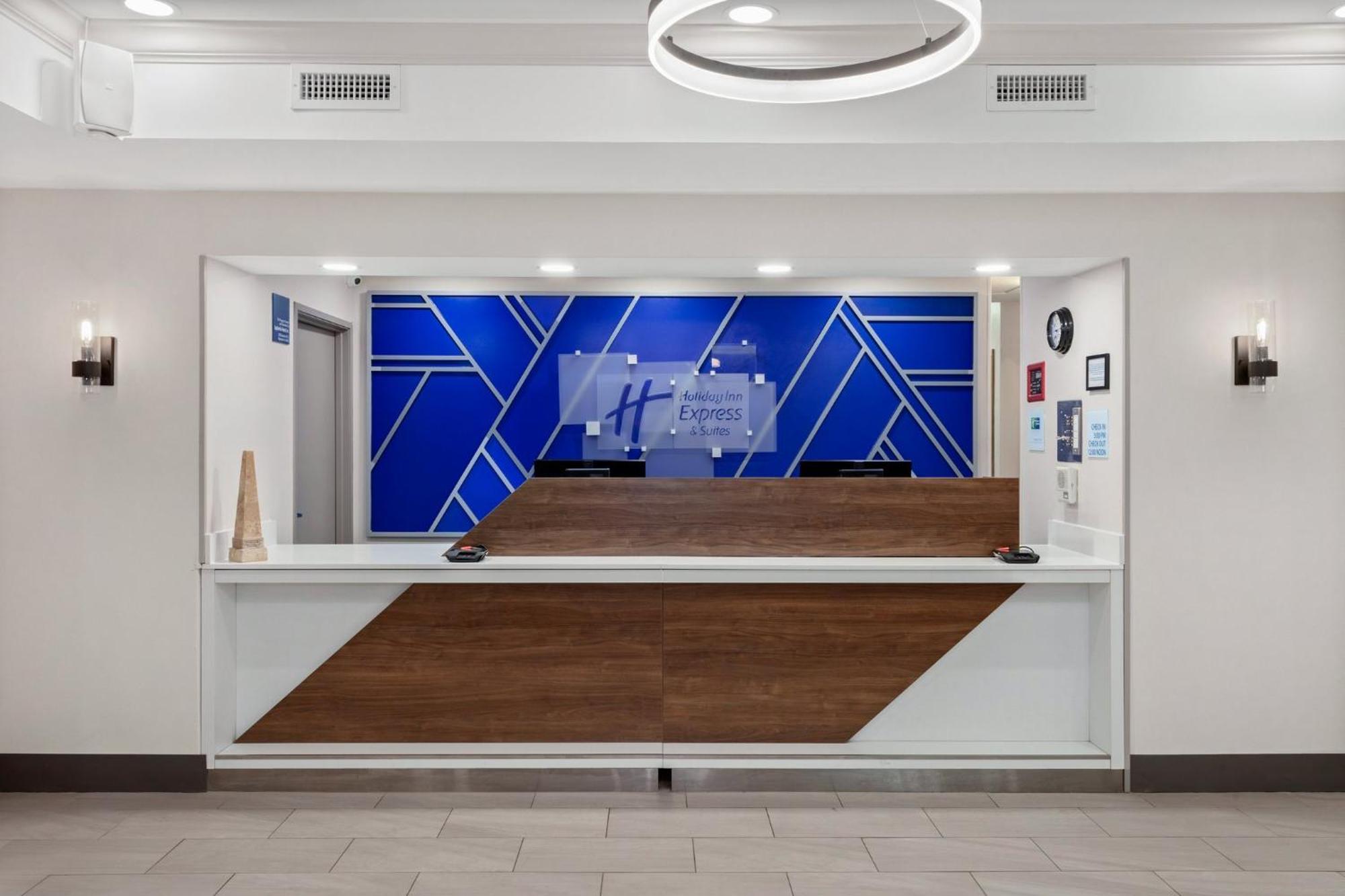 Holiday Inn Express Hotel & Suites Chicago-Algonquin By Ihg Exterior foto