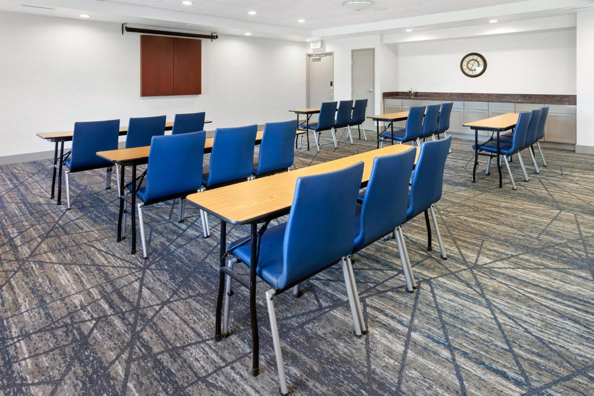 Holiday Inn Express Hotel & Suites Chicago-Algonquin By Ihg Exterior foto