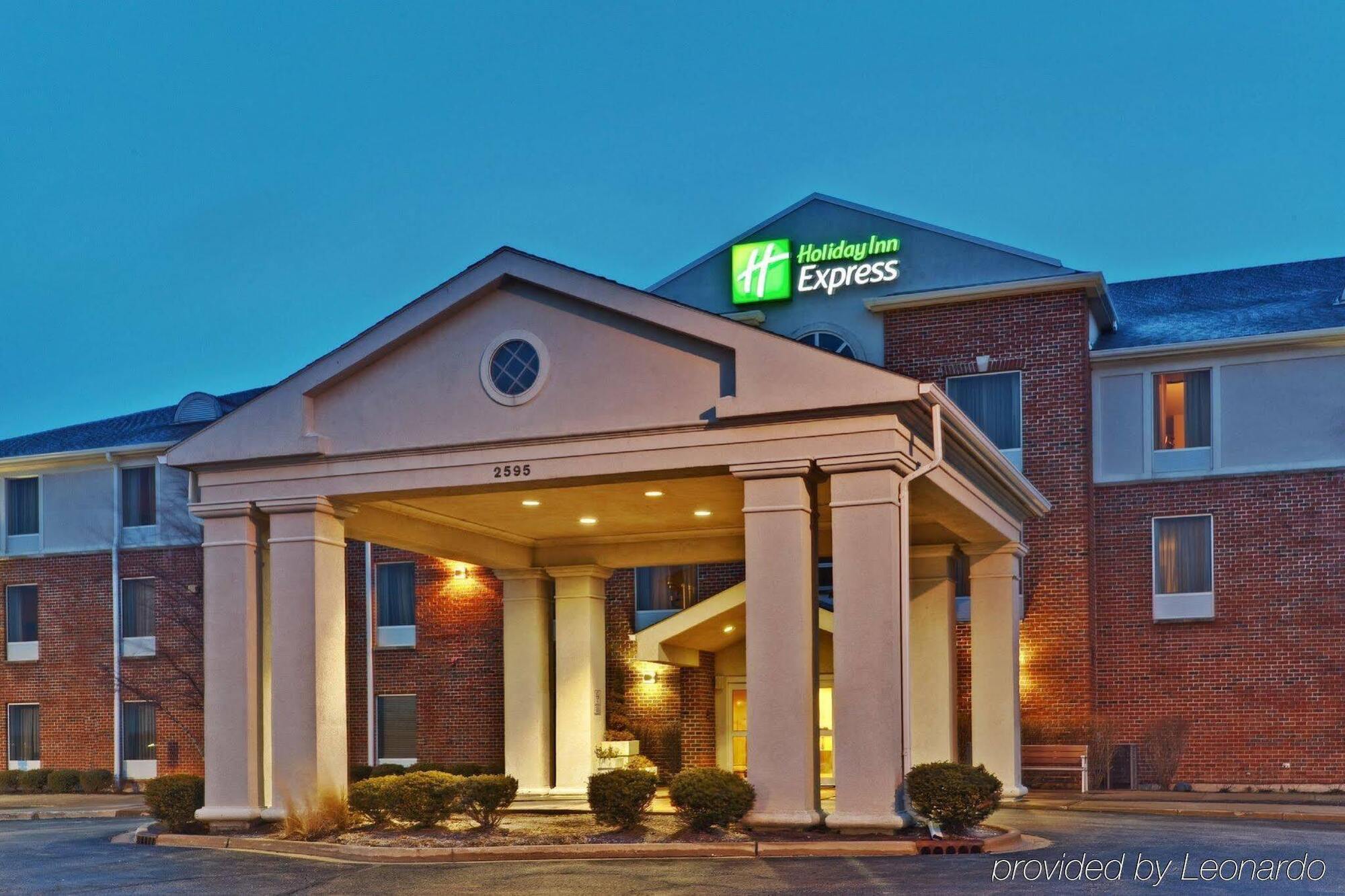 Holiday Inn Express Hotel & Suites Chicago-Algonquin By Ihg Exterior foto